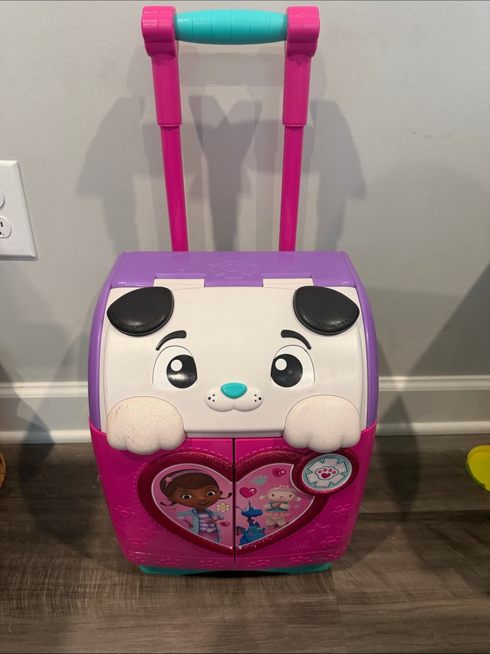 Doc Mcstuffins Pet Reacue Mobile- Rolling Puppy Playcase in Pink, Purple & White